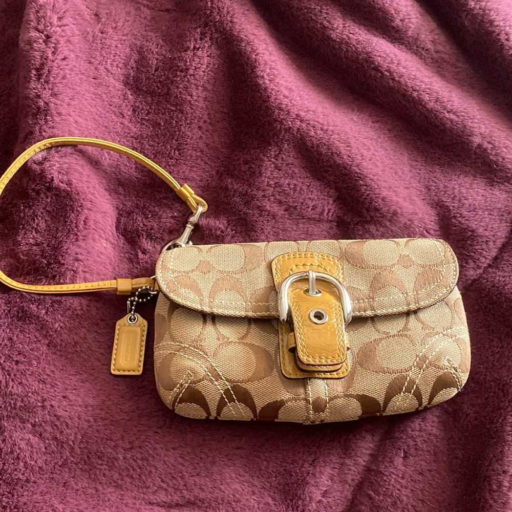Coach Signature Fabric Classic Wristlet